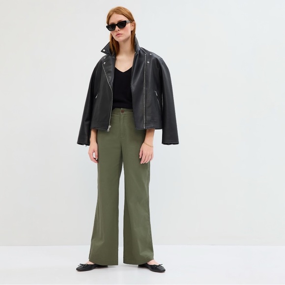 GAP Pants - GAP High Rise Wide Leg Girlfriend Pants NWT 2 Regular